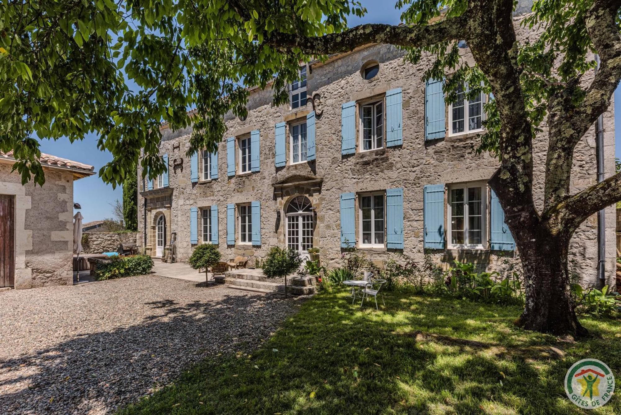 Un Petit Chateau Lauzun Exterior photo